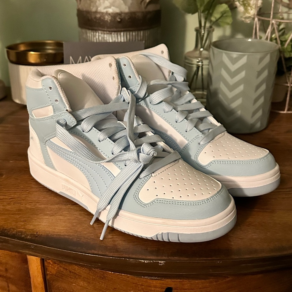 New puma light blue high top tennis shoes 8.5